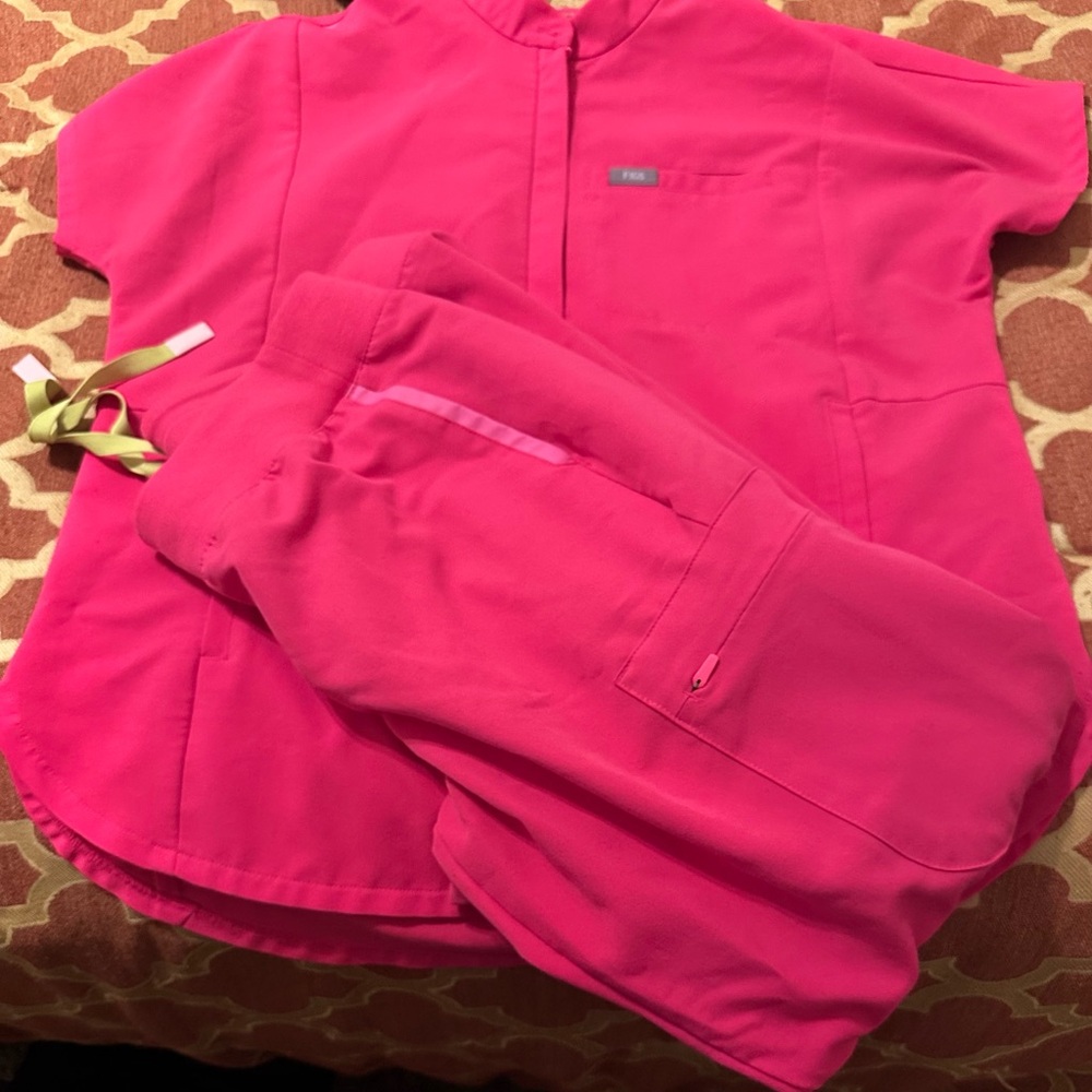 Figs Pink Scrub Set